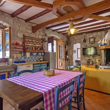 Crni In Crni - Haus Fuer 6 Personen * Labin (Istria)