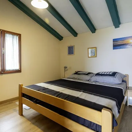 Crni In Crni - Haus Fuer 6 Personen *
